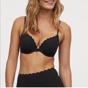 H&M Women's Scalloped Black Bikini Set - Two-piece | Color: Black | Size: XS